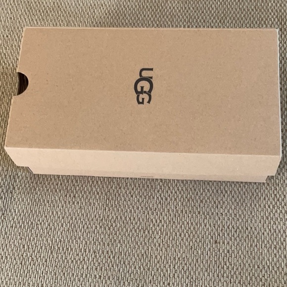 UGG Ansley women’s black suede slipper, sz 9 new in box - Picture 9 of 9